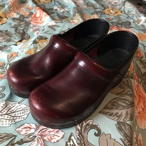 Dansko Cordovan Cabrio clogs size 42